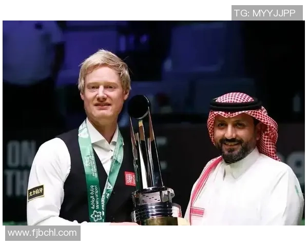 塞尔比与足球明星的友谊赛场上碰撞出的激情与梦想